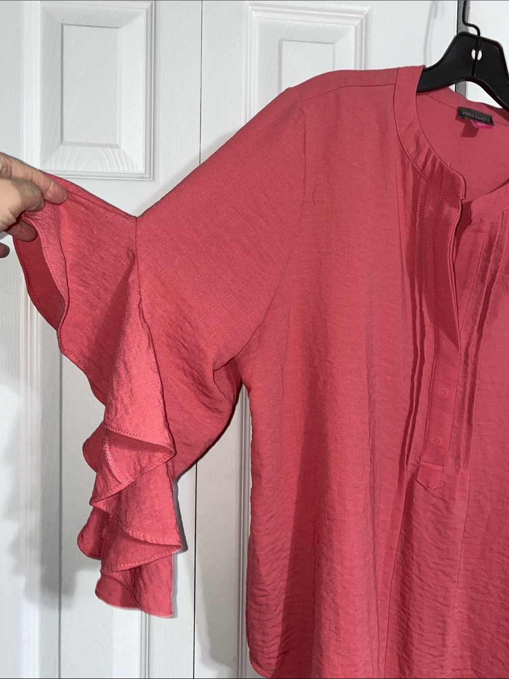 Vince Camuto coral Ruffle Sleeve Split Neck Shirt Blouse Top size LARGE - Picture 2 of 8